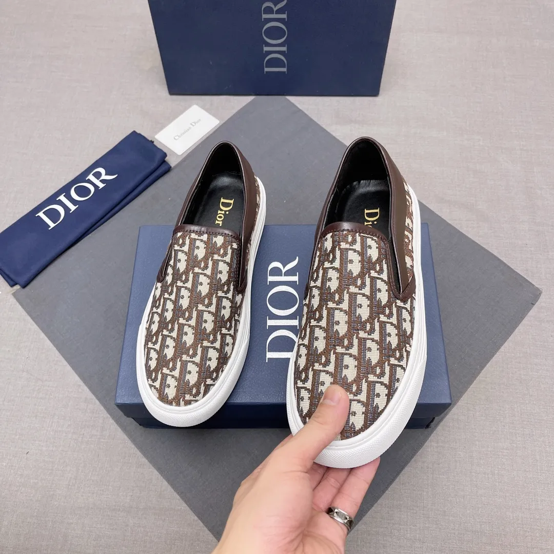 P380, Dior series casual shoes 👟🔥[Dior] Dior's new casual men's shoes are launched in Hong Kong counters. Official website 1:1 production. Original Italian materials. Designed by European and American masters. Perfect shape to create counter quality, solid color rubber wear-resistant outsole and classic dazzling head! Super versatile and very comfortable. High-end without losing taste, fashionable and novel! ! Absolute focus! Code number: 38-44, four colors available (45 can be customized, cannot be returned or exchanged) No. 005